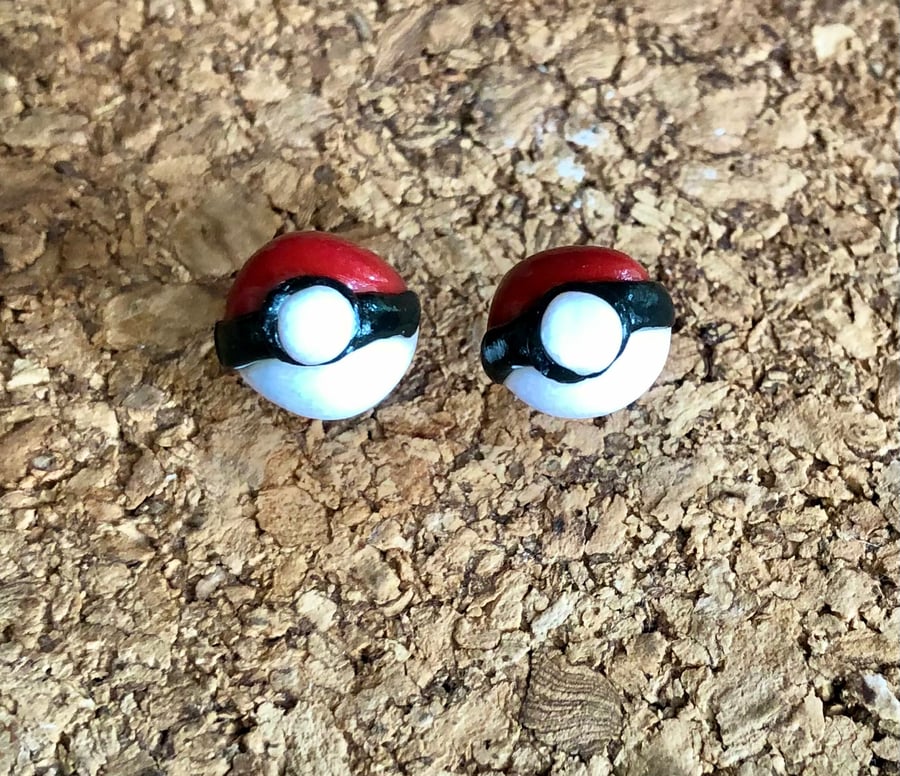 Pokémon pokeball stud earrings