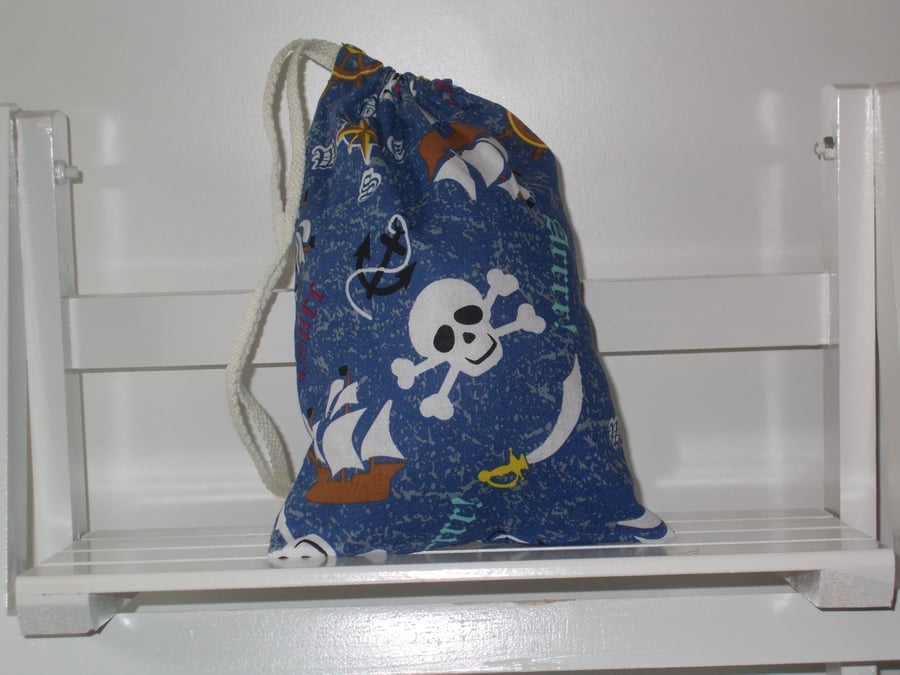 Mini drawstring party bag for little pirates.
