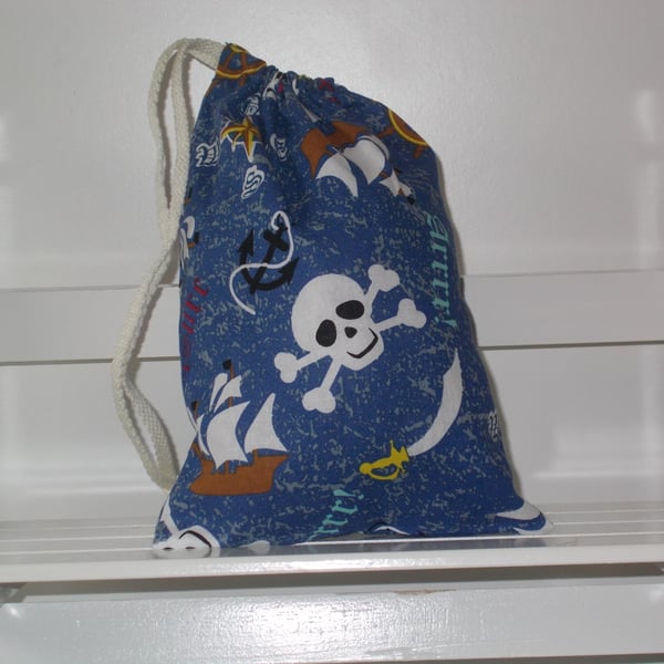 Mini drawstring party bag for little pirates.