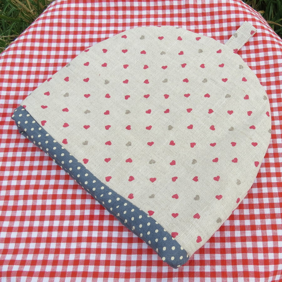 Hearts.  A tea cosy, size small. Made to fit a 2 cup teapot.