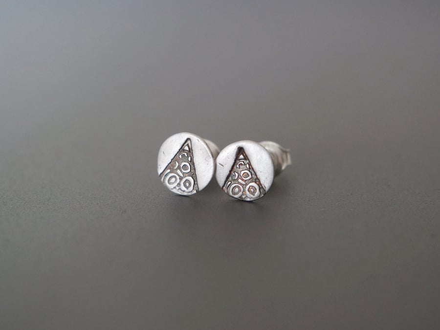 Tiny oxidised silver earstuds triangle swirls