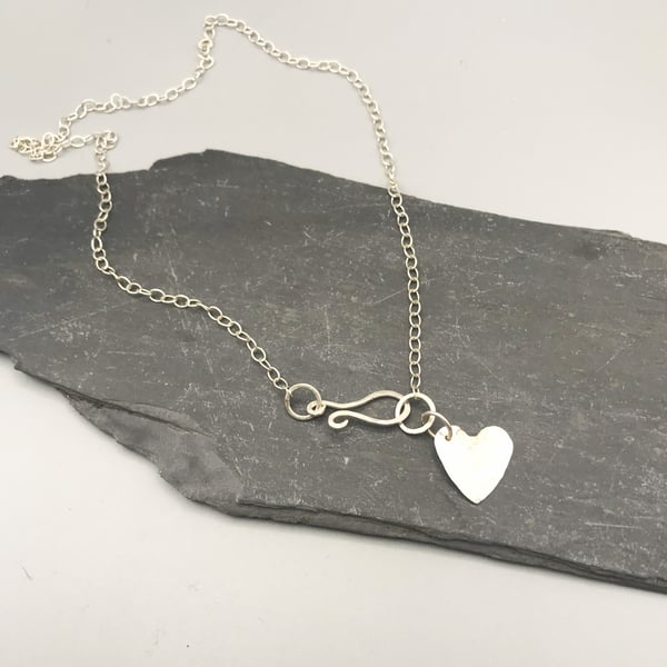 Hammered Heart & Hook necklace - Sterling Silver 925 - Handmade