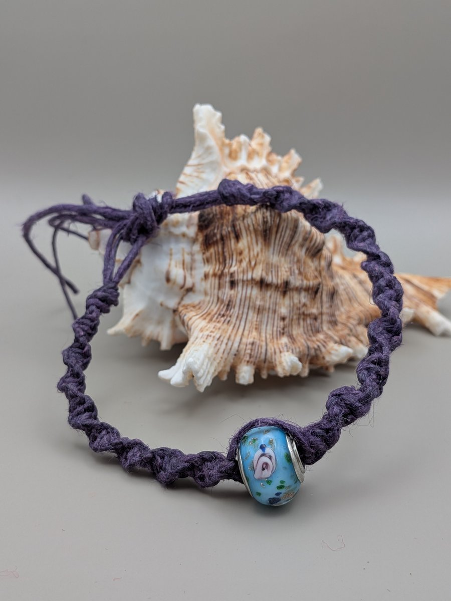 Handmade macrame bracelet with a lamp work glass bead 