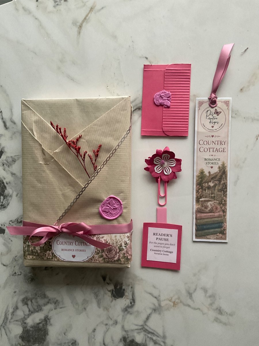 Blind Date with a Book Romance Gift - Country Cottage - Book Lover Gift