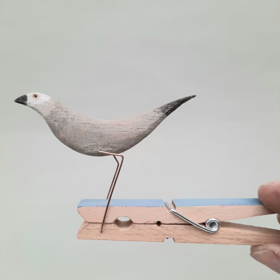 Pecking peg bird