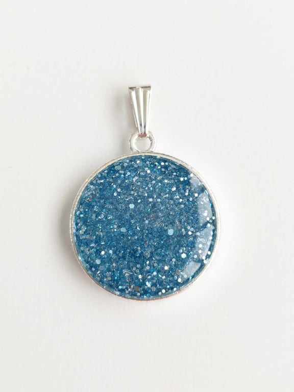 Small Round Resin Pendant With Blue Glitter
