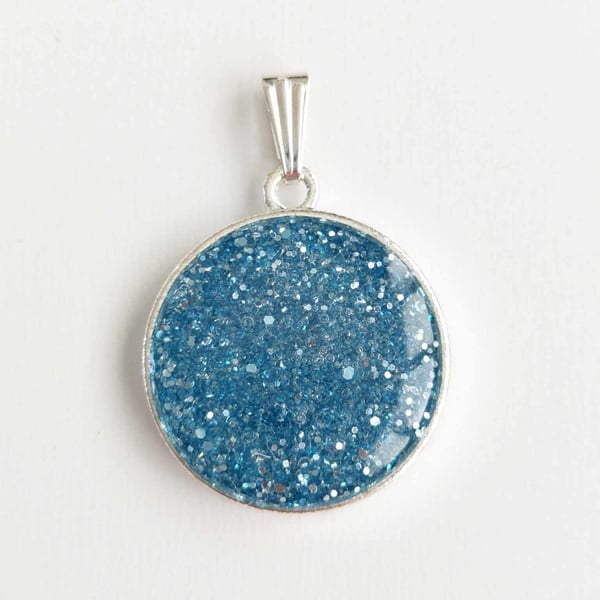 Small Round Resin Pendant With Blue Glitter