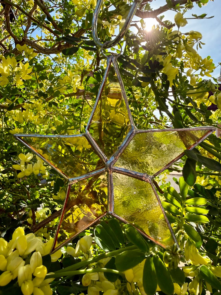 Stained Glass 5-point Star - Transparent and translucent yellow