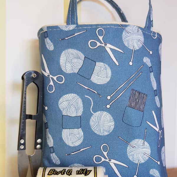 Sewing bag; yarn and needles