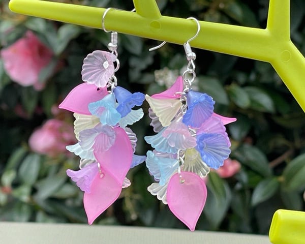 LUCITE FLOWER EARRINGS pinks and blues trumpet drop dangle spring FESTIVAL