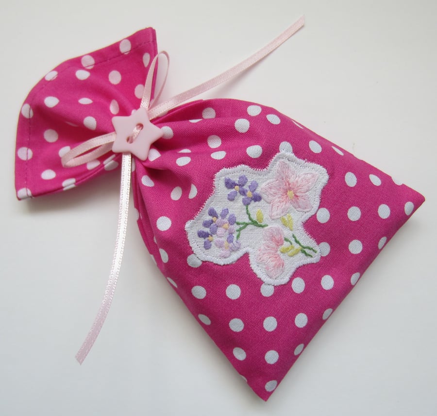 SALE Vintage Embroidered Pink Spotty Lavender Sachet % to Ukraine
