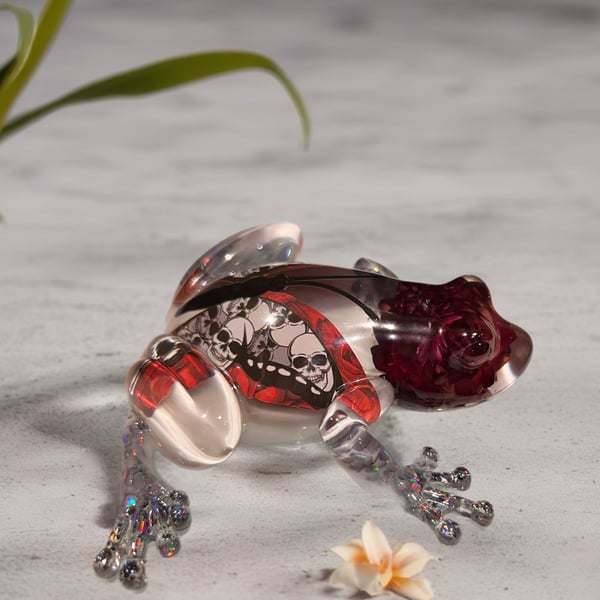 Handmade Gothic Resin Frog Ornament – Red & Black Skull Design –  Collectable