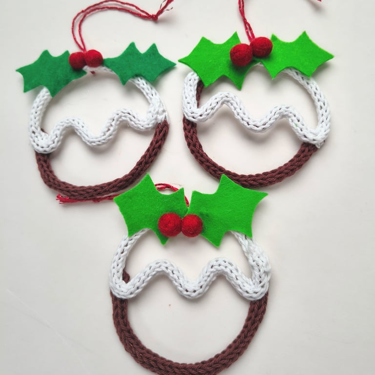 Christmas pudding knitted decoration