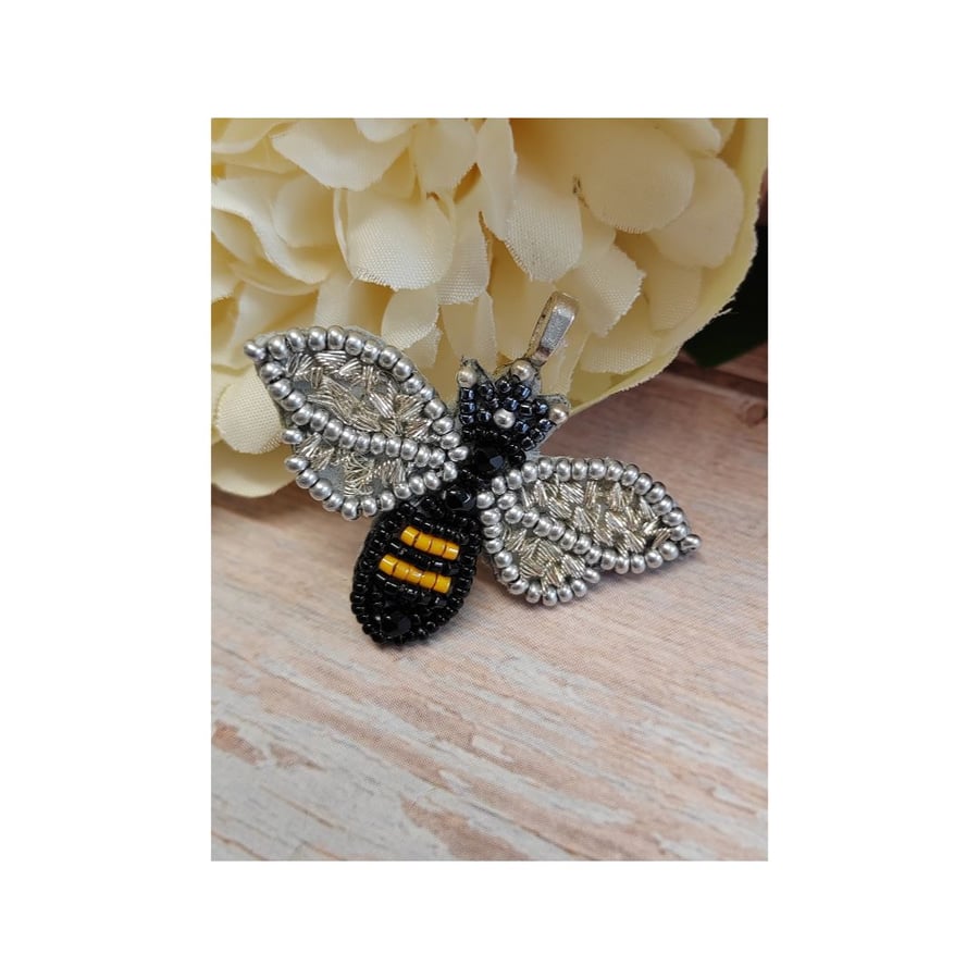 Bead embroidery Kit - Mini Silver Queen Bee