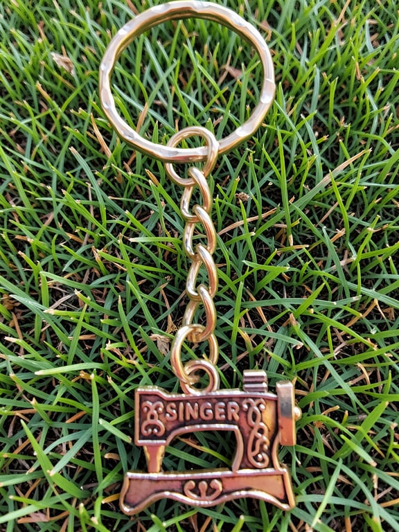 Sewing Machine Keyring Silver Plated Charm 