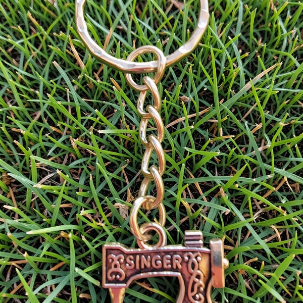 Sewing Machine Keyring Silver Plated Charm 