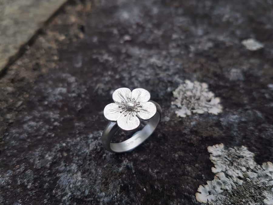 Wild strawberry flower Ring. Size O and a half