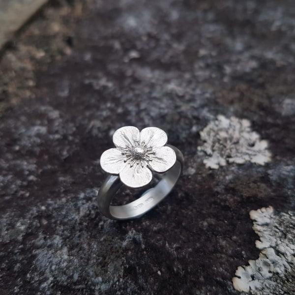 Wild strawberry flower Ring. Size O and a half