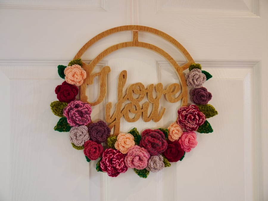 I love you crochet rose decoration wall decoration, wooden wreath decoration 