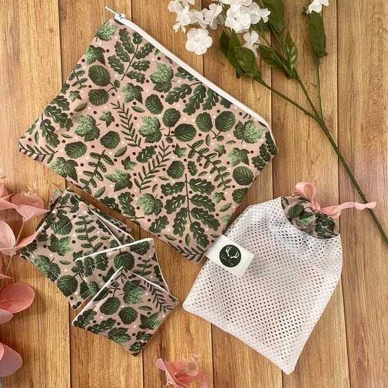 Green Foliage Skincare Essentials Giftset Skincare Pads, Pouch and Washbag