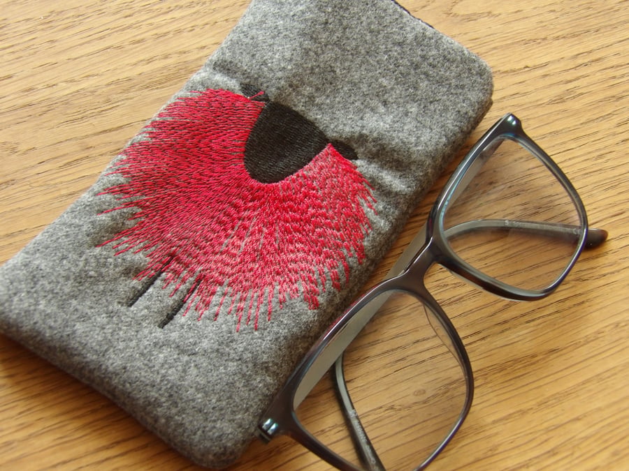 Padded glasses case wool fabric sheep embroidery 