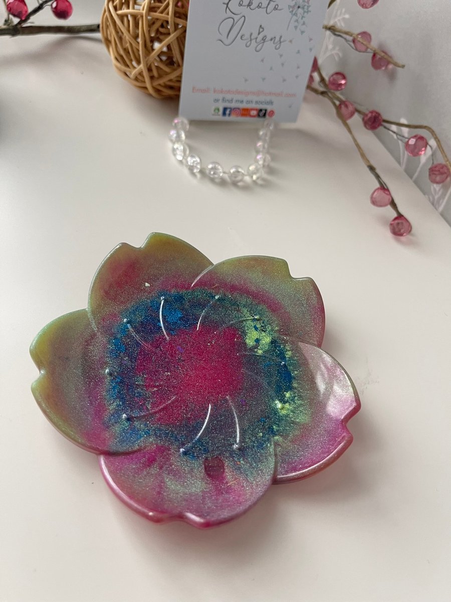 Handmade 10cm flower Shaped Resin multicolour mica Trinket Tray Bowl Dish