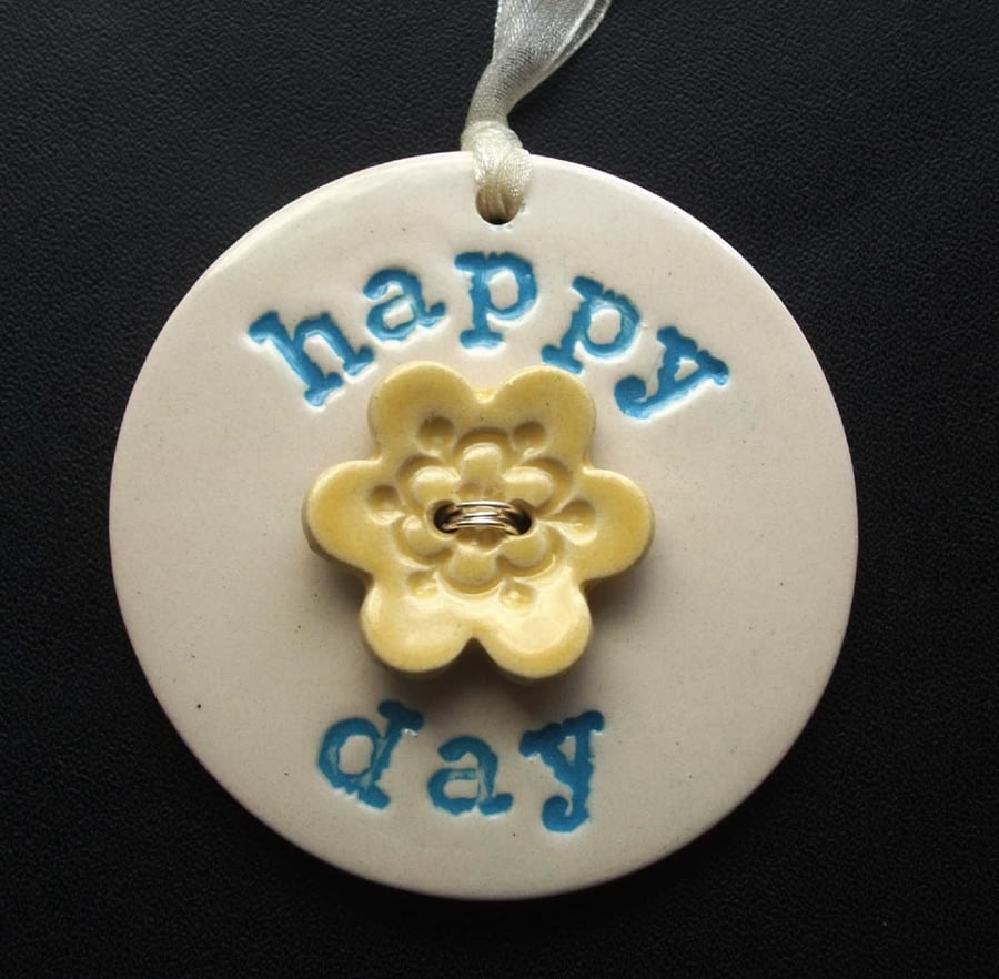 Ceramic decoration Happy Day with flower button