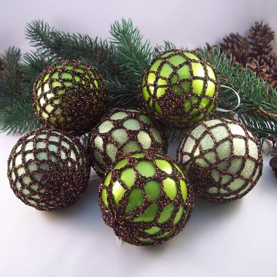 Christmas baubles boxed set of 6 large decorated with crochet lace (A42)