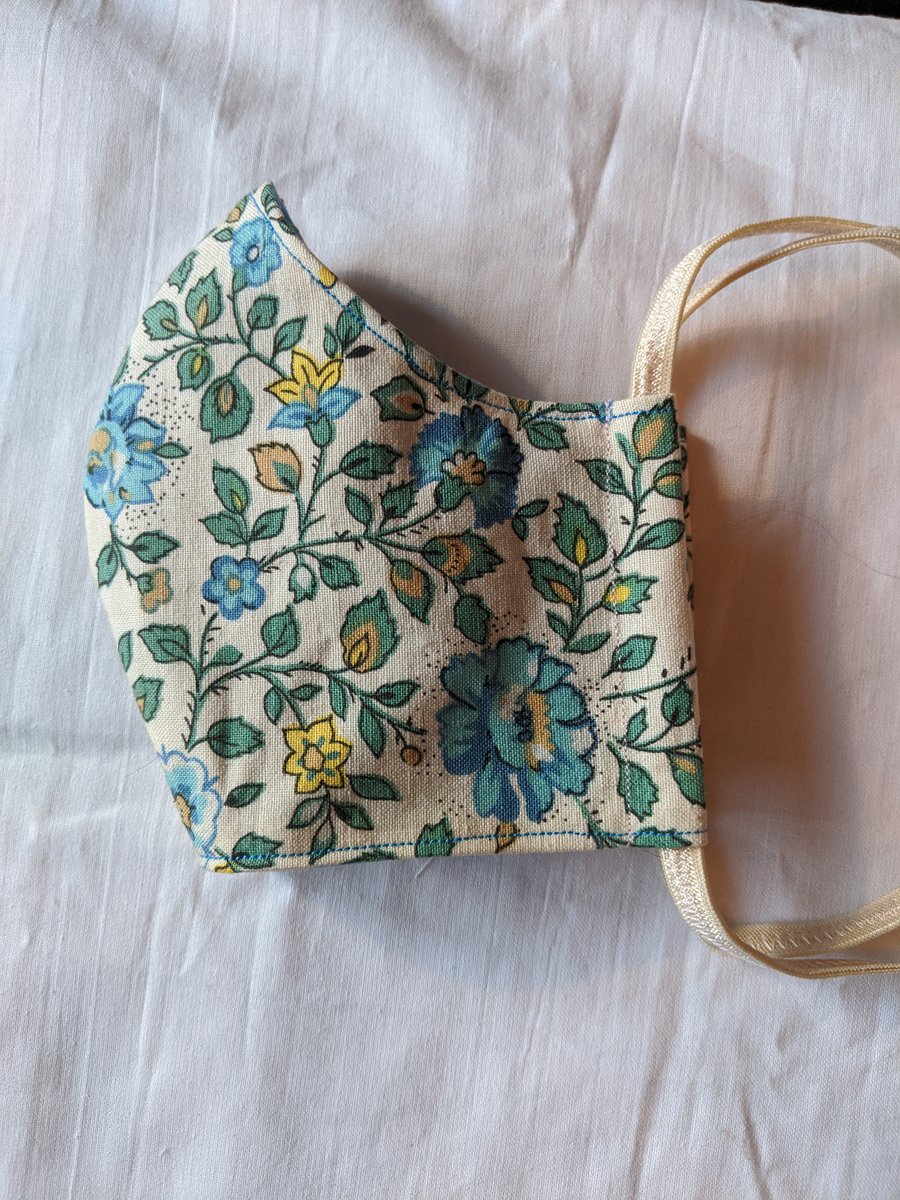 Cotton face mask with vintage floral Sanderson print