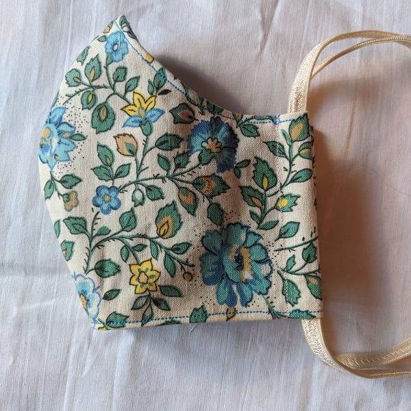 Cotton face mask with vintage floral Sanderson print