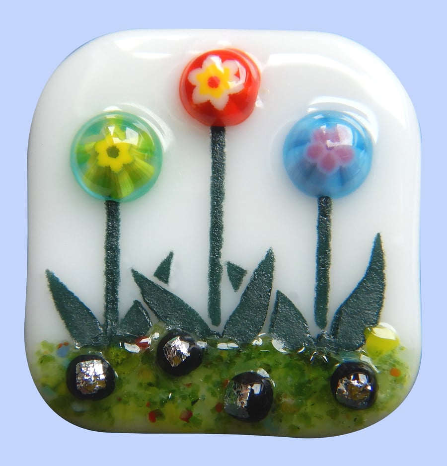 HANDMADE FUSED DICHROIC GLASS 'LITTLE FLOWERS' BROOCH.