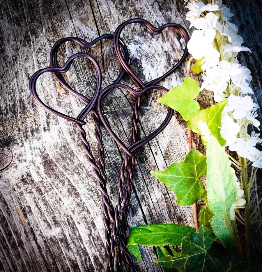 Rustic Wire Heart Table Number Holders: Handmade Wire Wedding Decor