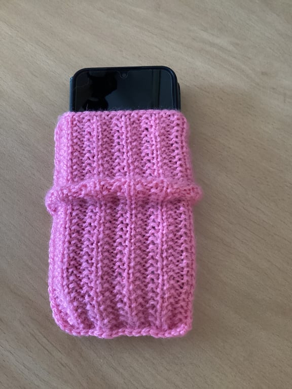 MOBILE PHONE SLEEVE 7x3.5" or 18x9cm KNITTED IN PINK YARN