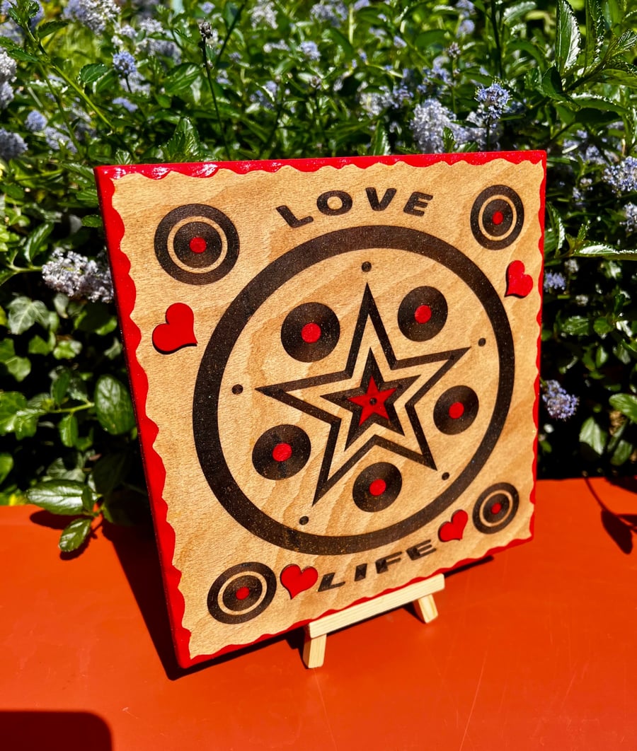 Love life. Wooden plaque 