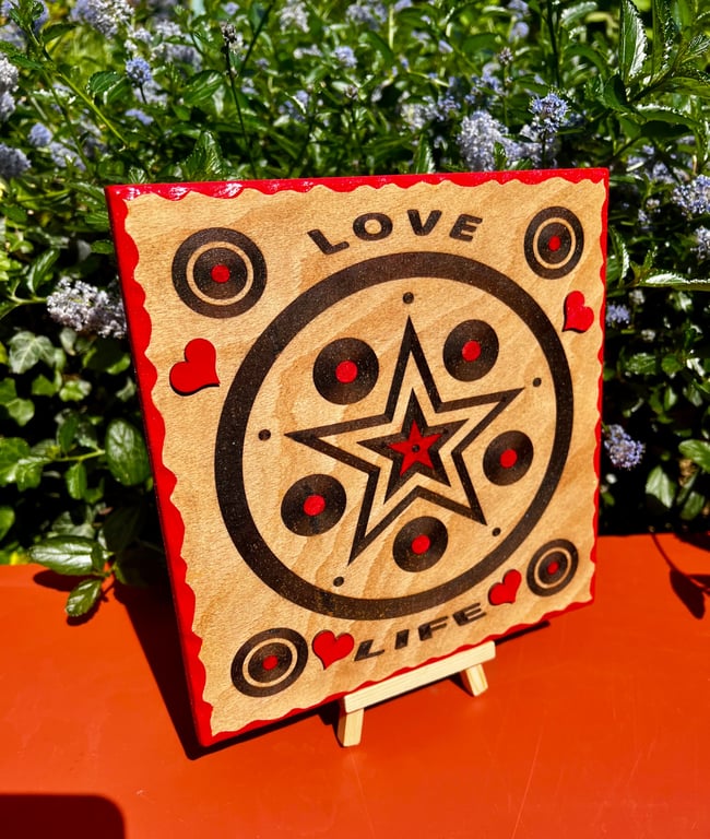 Love life. Wooden plaque 