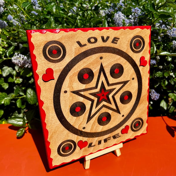 Love life. Wooden plaque 