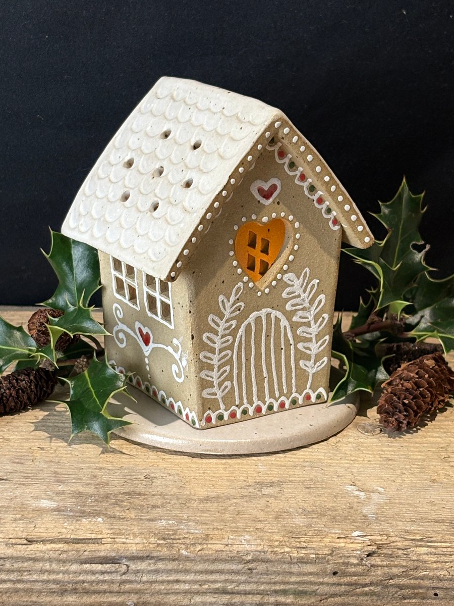 Large gingerbread house tea-light holder