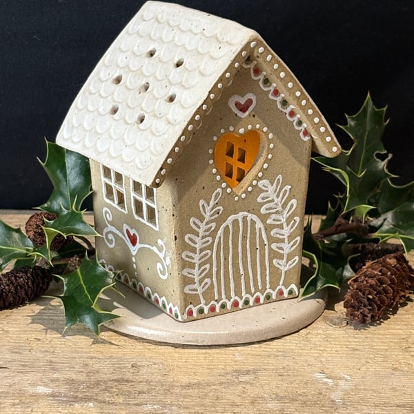 Large gingerbread house tea-light holder