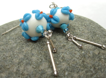 Silver and Glass bead earrings with blue lamp work Details
