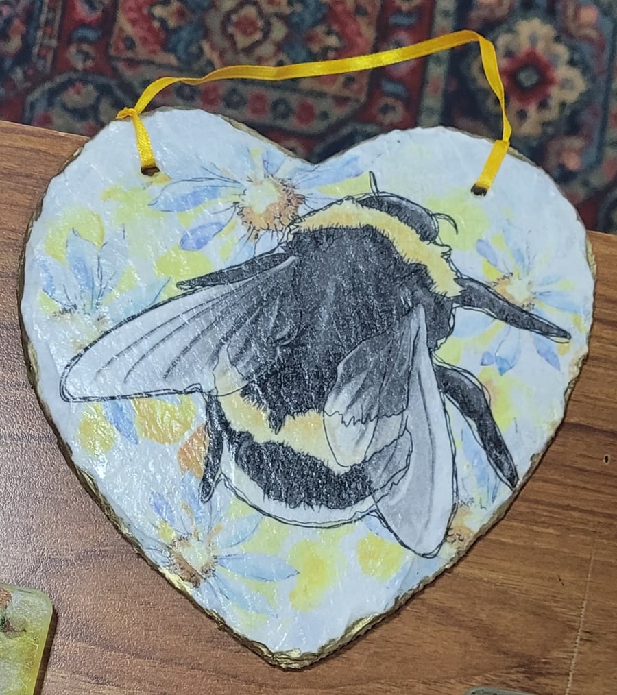 Bumble bee hanging slate heart