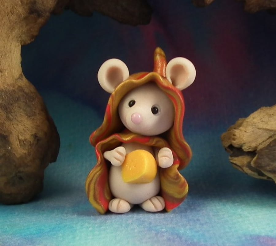 Downland Mouse 'Mariya' with cheese OOAK Sculpt Ann Galvin