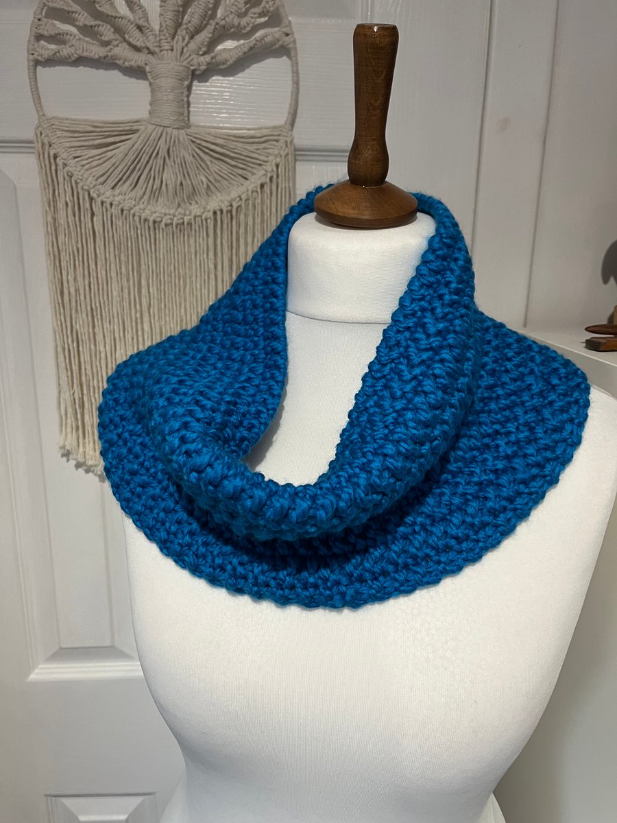 Vibrant Aqua Blue chunky knit large cowl neckwarmer 76 cms x 18cms