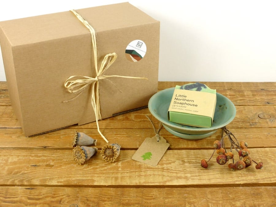 Gift Box - 2 Piece Bee Bathroom Set, Jade with Grizedale Handmade Soap