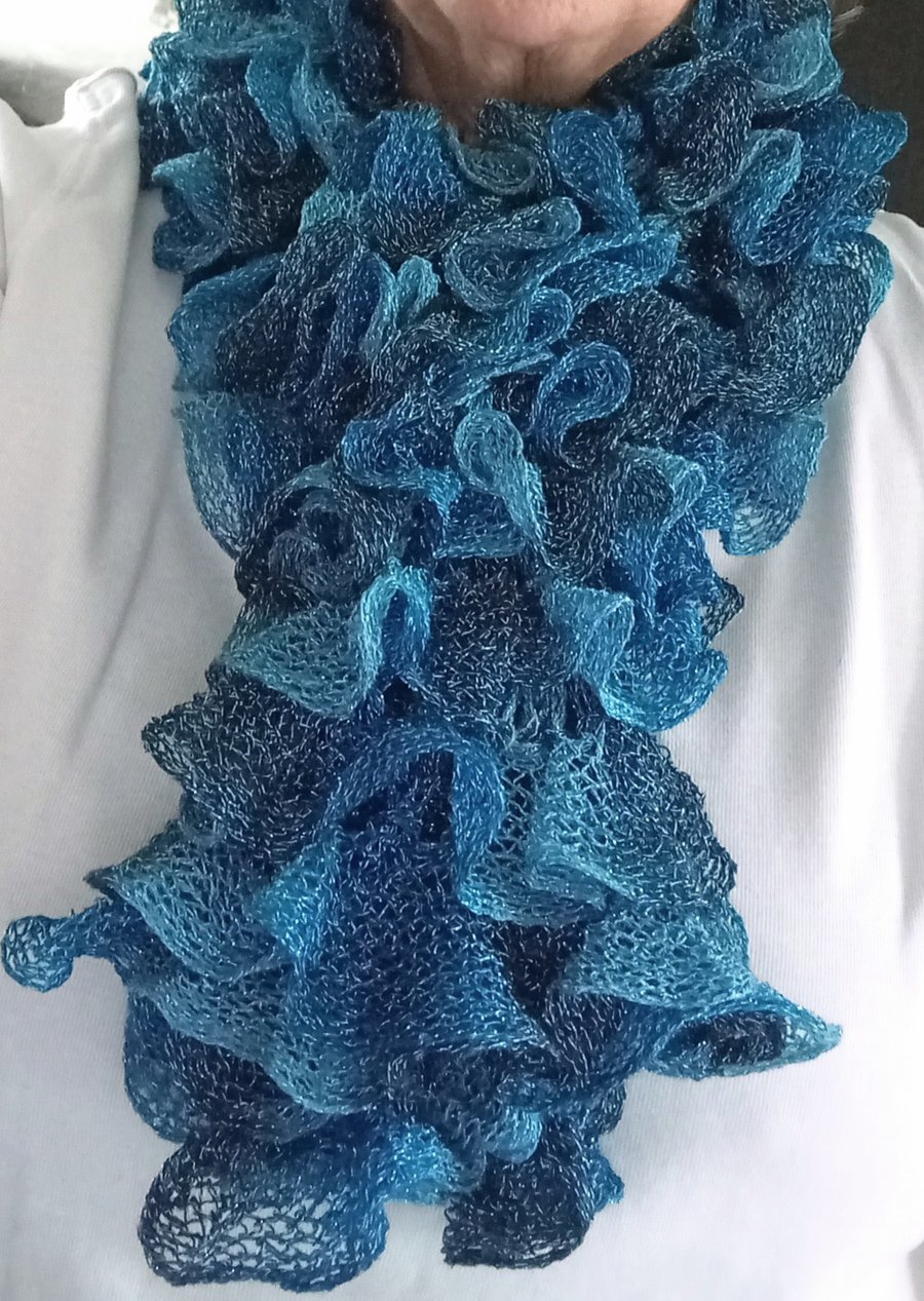 Blue frilly scarf with glitter