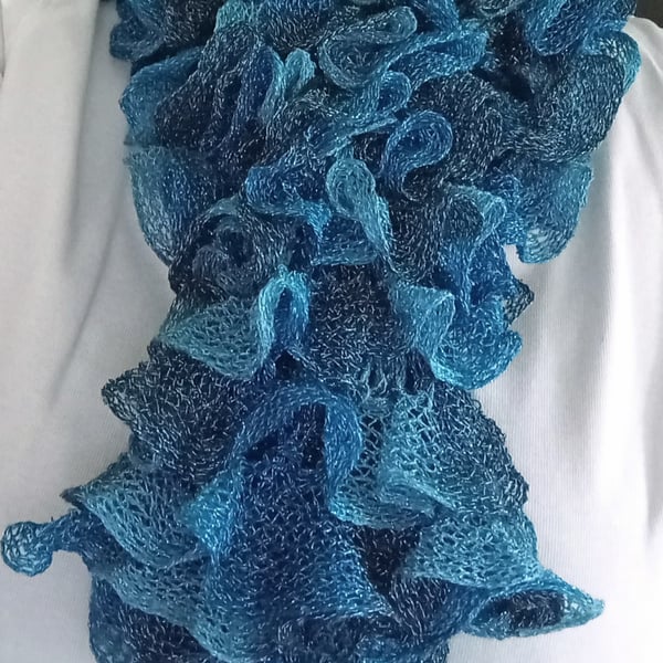 Blue frilly scarf with glitter