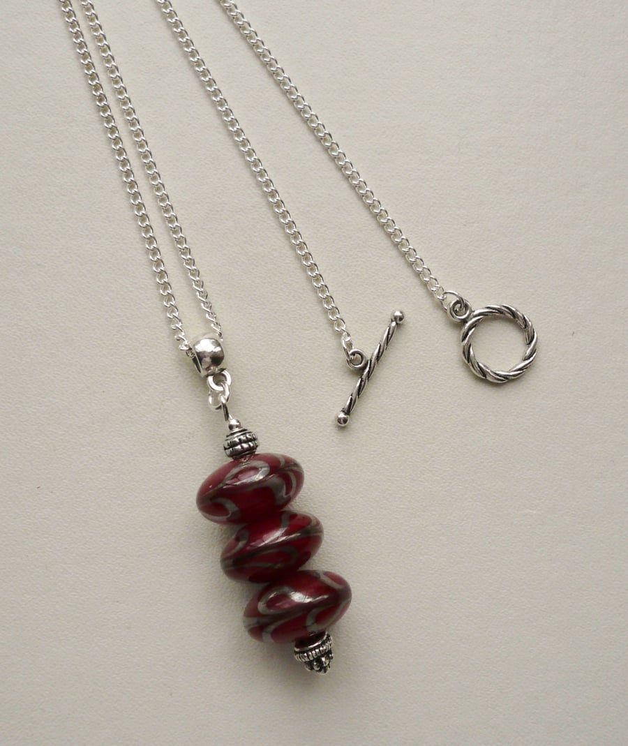 Red and Silver Swirl Pendant Necklace   KCJ659