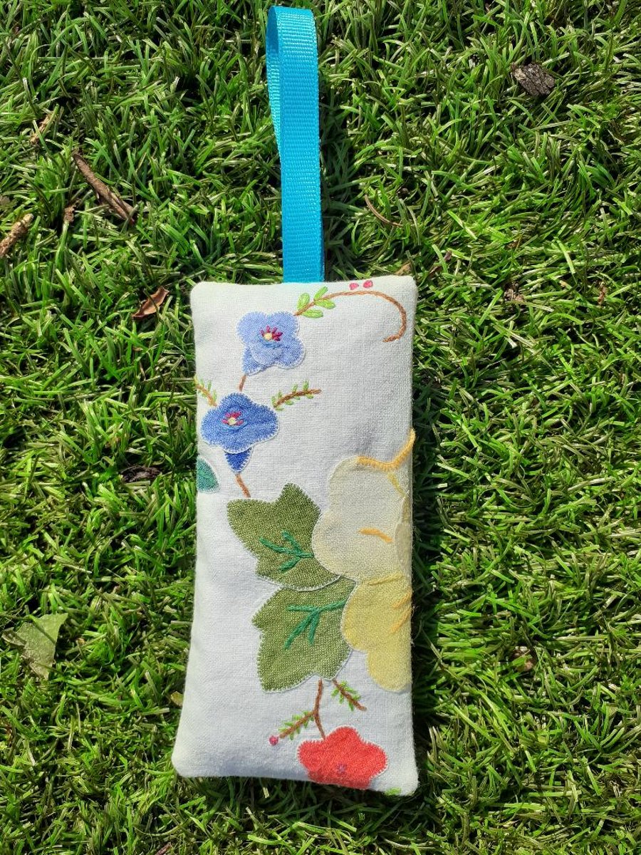 SALE Vintage Fabric Lavender Pouch (1)