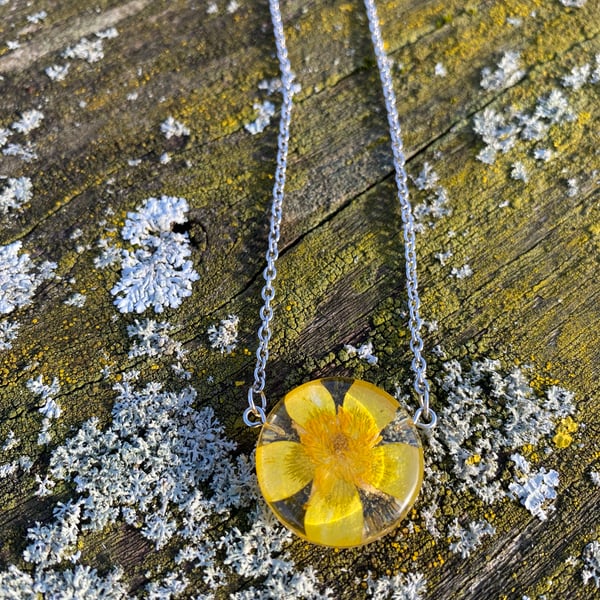 Real pressed flowers necklace 