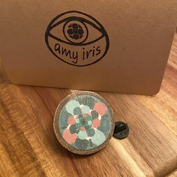 Wooden badge with woolly flower for autumn and winter 