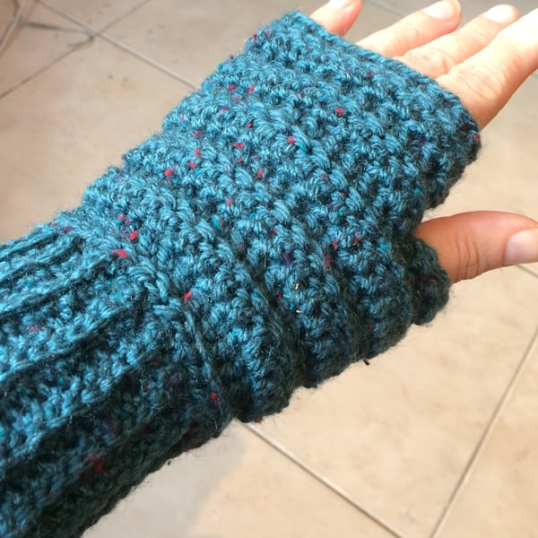 Ladies fingerless gloves